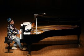 (株)フォトスタジオアライ 豊嶋 良仁 (株)フォトスタジオアライ 豊嶋 良仁