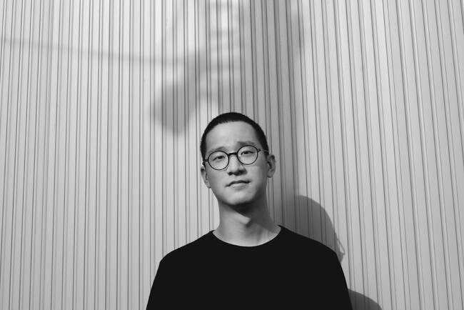 京都芸術大学卒業生の写真家・顧剣亨さんが「Forbes JAPAN 30 UNDER 30 2023」に選出されました！