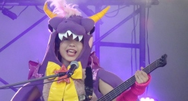 ちぃたん☆KISS~愛のROCK BAND~ベースの「もあちゃん」。3次元にキュートなドロップキック?! ちぃたん☆KISS~愛のROCK BAND~ベースの「もあちゃん」。3次元にキュートなドロップキック?!