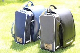 ランドセル側面に装着したバッグ ランドセル側面に装着したバッグ