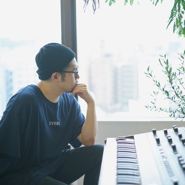 KOTARO SAITOが約1年ぶりに新曲『Nagi (feat. Hisaka Iio)』をリリース。蒼井優が出演する「かどや製油株式会社」のCM音楽に。