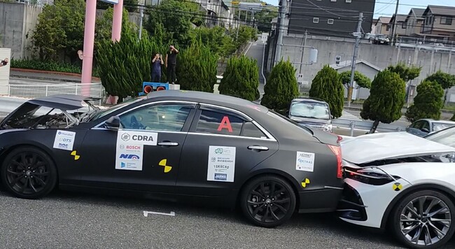 自動車事故実証実験に高精度3次元データを提供