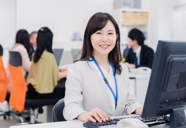 アフターコロナの働き方調査！フル出社が４倍に増加し、満足度は低下傾向に！