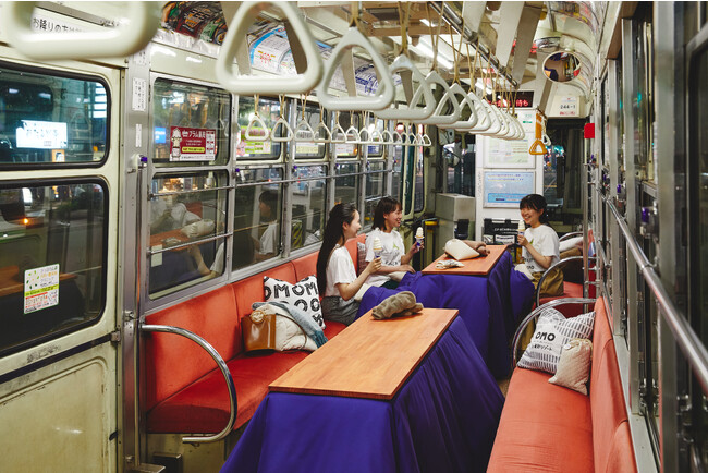 【OMO3札幌すすきの by 星野リゾート】札幌市電にこたつが登場！宿泊者限定の貸切市電「札幌こたつでアイス市電」今年も実施｜期間：2023年12月1日～2024年3月29日の木・金曜日限定