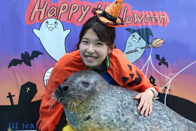 【今年もやってきました！！】大人気イベント「ゴマちゃんを膝枕体験」がハロウィンイベントとして帰ってきました！