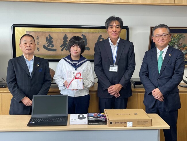 株式会社リビングライフ　富山県射水市立大門中学校にパソコンを寄贈
