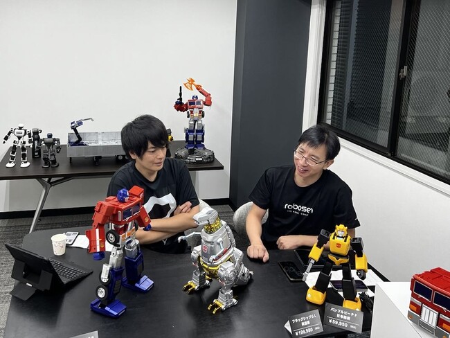 株式会社行雲商事のショールームにて、古原靖久さんがRobosen社の製品を紹介するYouTubeライブ配信の撮影協力をいたしました。