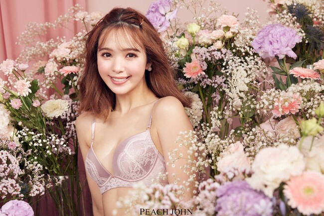 PEACH JOHNミューズ 藤田ニコルの「リアルに欲しい」を形にしたコラボブラの第２弾が発売！ピーチ・ジョンの大人気ブラ「ナイスバディブラ」のオリジナルデザインをプロデュース。