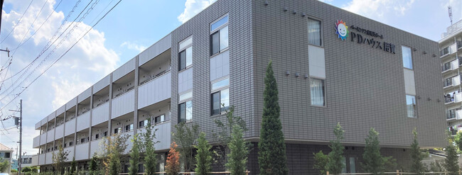 2023年10月に同時開設となるパーキンソン病専門の住宅型有料⽼人ホーム「PDハウス用賀」と「PDハウス光の森」（熊本県初出店）の入居希望者様の見学を受付中