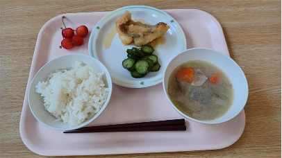青山学院初等部、食育を目的に給食に”未利用魚導入”