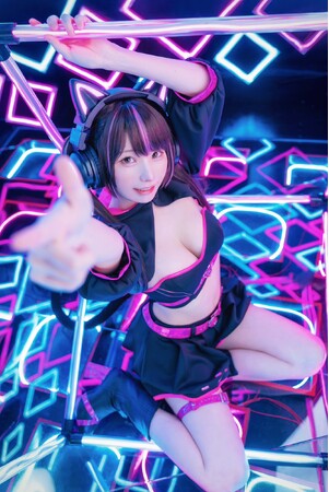 PICO、「X8 University Invitational Tournament」の表彰式にえなこさんの出演が決定