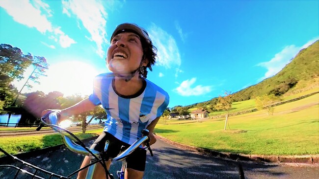 速くて強いヤツを決める！究極の自転車バトル『自転車de鬼ごっこ in イングランドの丘』の配信が決定！バスケ、ラグビーに続き、10月は自転車が熱い！