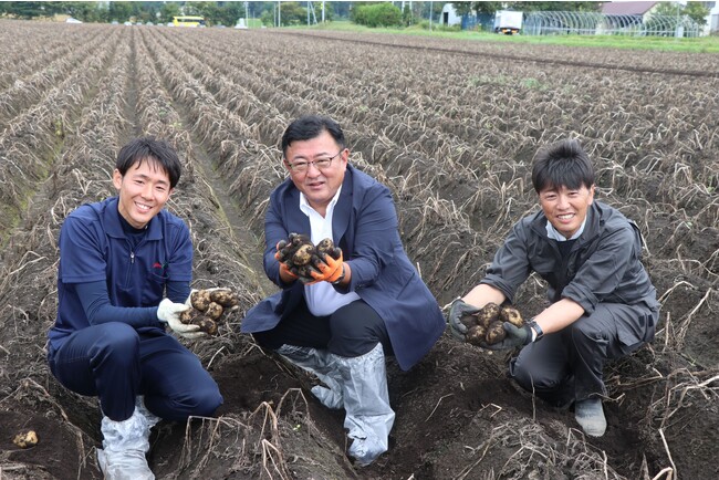 カルビーグループが今年も北海道にて開催！収穫に感謝し豊作を願う『北海道産じゃがいも収穫式』