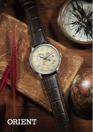 「Orient」から『Orient Bambino』にサンアンドムーンとデイ・デイト表示機能を併せ持つ最新作登場