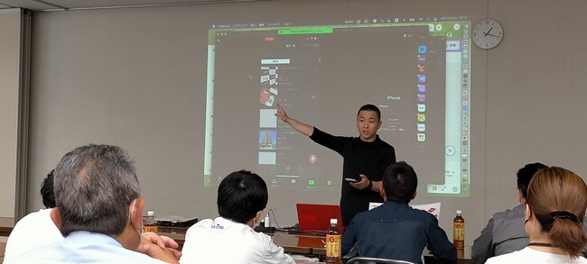 業界全体の業務効率化へ！関西ペイント販売様主催「第26回中部リフォームサミット」にて、塗装業界に携わる参加者に「GENCHO」の使い方をレクチャー