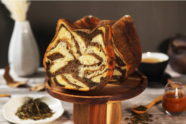 【京都の宇治茶専門店「祇園辻利」×「ねこねこ」】コラボ初となるほうじ茶フレーバー『ねこねこ食パン ほうじ茶トラ』が10月1日より新発売。『ねこねこ食パン 紫いも』もオンラインストア限定で同日発売