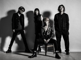 a flood of circle(アオキテツ:Guitar HISAYO:Bass 佐々木亮介:Vocal & Guitar 渡邊一丘:Drums)左→右 a flood of circle(アオキテツ:Guitar HISAYO:Bass 佐々木亮介:Vocal & Guitar 渡邊一丘:Drums)左→右