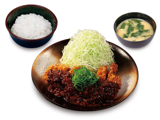 【松のや】チキンかつが2種のソースで一騎打ち「赤サルサソース」「黒麻婆ソース」新発売！