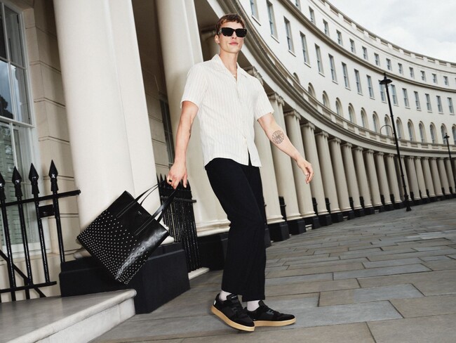 JIMMY CHOO、2023年秋 メンズキャンペーンを公開