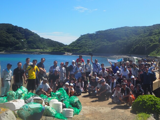 世界遺産 宗像大社 沖津宮遥拝所周辺の海洋プラスチックごみから油化した生成油を宗像市に寄贈