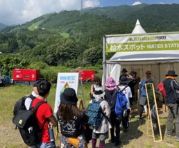 「FUJI ROCK FESTIVAL'23」会場内3ヵ所の給水スポットにてマイボトル持参の来場者に合計約1,550リットルの水を提供！
