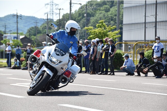 はたらく車大集合イベント＠土岐プレミアム・アウトレット華麗な白バイ走行や12台のはたらく車を間近に体験