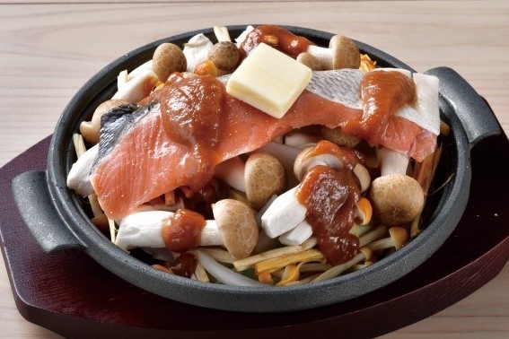三陸産“秋刀魚”・北海道産“秋鮭”を使ったメニューの販売。日本のおいしい水産物を食べて、漁業関係者を応援しよう！