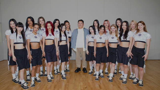 Dream Academy練習生、HYBE議長バン・シヒョク議長とのサプライズ対面を実現