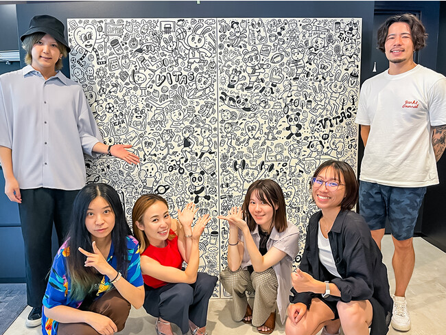 【 アート×フィットネス 】株式会社スリーピース、オフィス移転を記念し、アーティスト「Chocomoo」描き下ろしキャンバスアートを展示