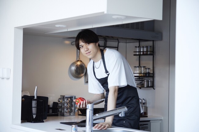 【元Ｊリーガーの「#アスリート飯」が大バズり!】小泉勇人直伝“食べても太らない”レシピ本 10/20発売！