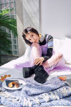 Z世代注目のモデル安斉星来をKey Visualにatmos pinkが提案するUGG(R)のブーツスタイル♪