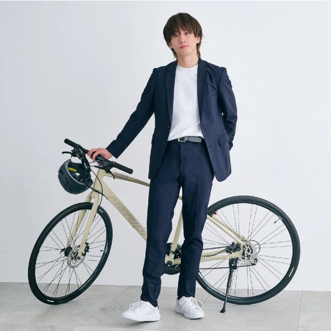 オフィス回帰でビジネスウエアが二桁伸長/秋に向けて機能性ビジネススタイルを提案