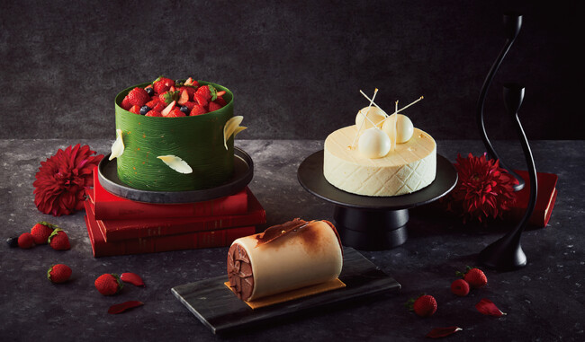新作クリスマスケーキ発表　“あまおう”を使用した深碧のクリスマスケーキやホワイトクリスマスをイメージした純白のケーキなど聖夜を彩るアートなケーキ３種