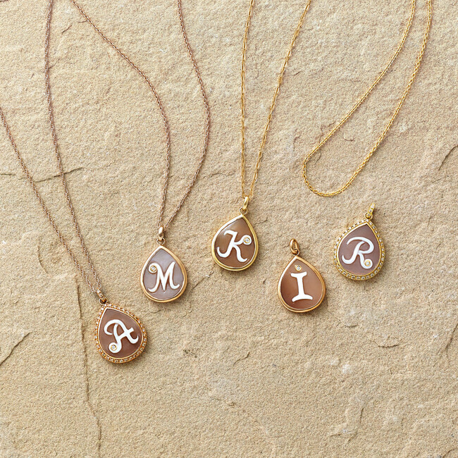 【ヴァンドーム青山】パーソナライズドイニシャルコレクションよりカメオネックレスが登場