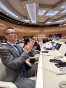 ジュネーブのパレ・デ・ナシオンにて ジュネーブのパレ・デ・ナシオンにて