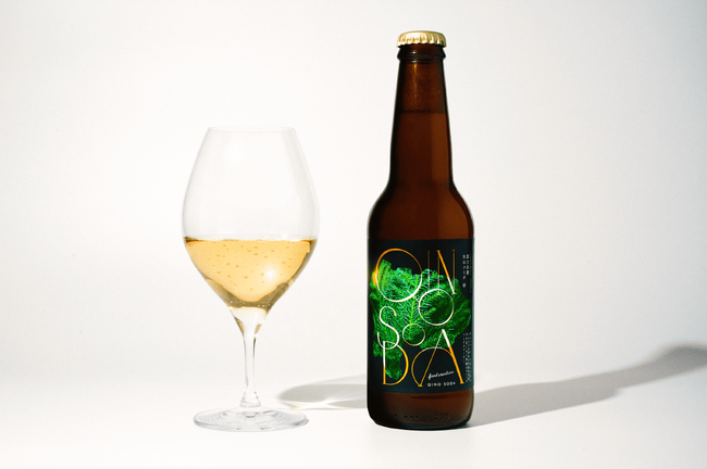 山梨の未利用杉をアップサイクルした、木を飲むソーダ「QINO SODA -杉- 富士山麓」を10/8 “木の日”に発売