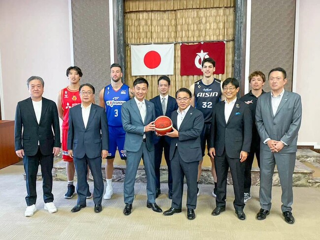 愛知県4クラブ合同で大村秀章愛知県知事を表敬訪問