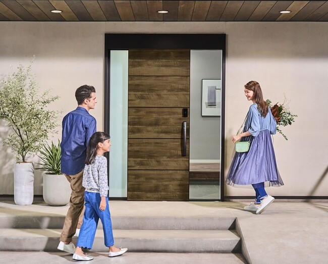 子育てや子どもたちの安全・安心に貢献すると評価された「M30 顔認証自動ドア」が、第17回キッズデザイン賞「キッズデザイン協議会会長賞」を受賞