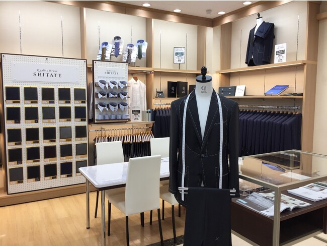 洋服の青山、ここ一番での「勝負スーツ」となる本格オーダースーツブランド全店導入