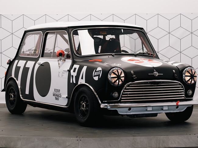 デウス x マット・ウィリー のミニ が18分の１サイズのミニカーに。