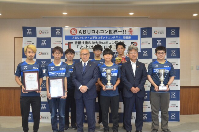 ”世界一！”豊橋技術科学大学ロボコン同好会「とよはし☆ロボコンズ」が、豊橋市長へ優勝を報告！
