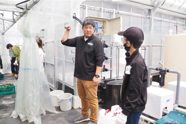 ～地域に根差した研究農場へ～ welzo研究農場×チャイルドハート　きゅうりの収穫体験実施