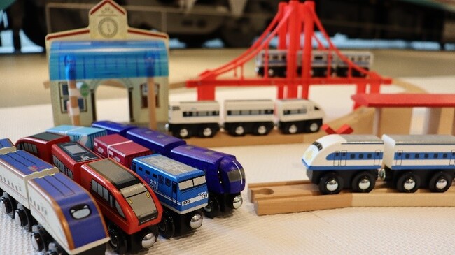 さまざまな車種の知育玩具を自由に走らせ、親子で全国を鉄旅気分！10月4日からイベント「鉄道の日はロマンスカーミュージアムで想像の旅に出かけよう！」開催