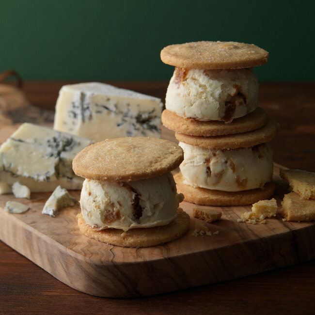 チーズスイーツ専門店 Now on Cheese♪で大人気のレアチーズサンド濃厚チーズフレーバーがパワーアップして登場！ルミネ新宿限定　『レアチーズサンド・ブルーチーズ＆フィグ』