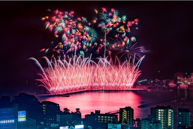 【熱海海上花火大会】10月14日（土）に開催、特等席確約の送迎付きプランの販売中！11月は19（日）の1回開催