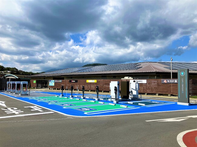 軽井沢・プリンスショッピングプラザ電気自動車の充電設備を更新・増設！（5口から 18口に拡大）軽井沢町内にて最大規模の充電エリアに！