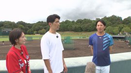 左からうえむらちか、安部友裕、中村貴浩選手(広島東洋カープ) 左からうえむらちか、安部友裕、中村貴浩選手(広島東洋カープ)