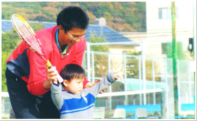 スポーツの秋の祝日にぴったりの親子で楽しめる「こども祭り」を無料開催。広いテニスコートで楽しく体を動かそう！10/9(月祝)