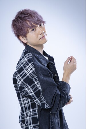 人気アニメ「東京リベンジャーズ」佐野万次郎(マイキー)役の林勇さんがAMGに来校。「諦めなければ夢は叶う」と、声優を目指す人たちにエール