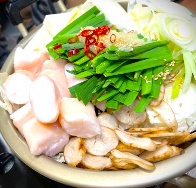 もつ鍋のシーズン到来!!ホルモンの鮮度を誇る【明大前もつ焼きパラダイス富士】の国産牛もつ鍋スタート。